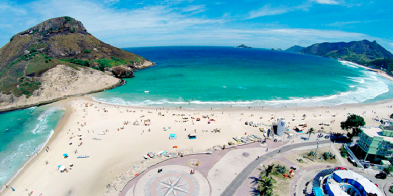 Foto ampla de praia ilustrando o que fazer no frio no Rio de Janeiro - Praia da Macumba - Recreio dos Bandeirantes