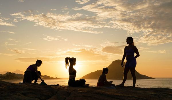 Venha surfar no paraíso_ A melhor experiência de Surf Camp na Praia da Macumba